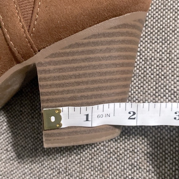 City Classified tan suede ankle boots, size 8 1/2. - Picture 11 of 12